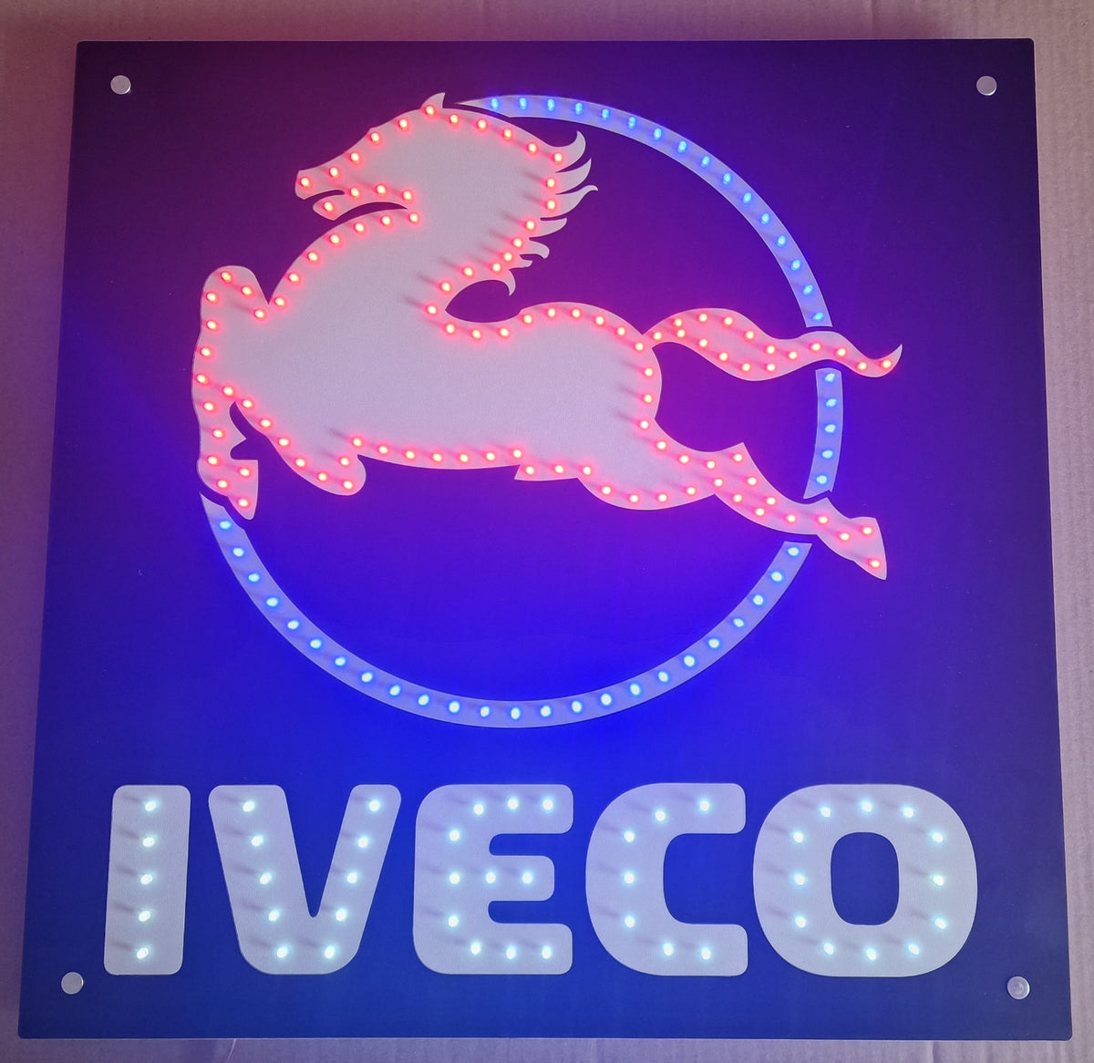 Rückwandschild Beleuchtung für Ihren Lkw oder Transporter, Passt für Iveco , 50 x 50 cm